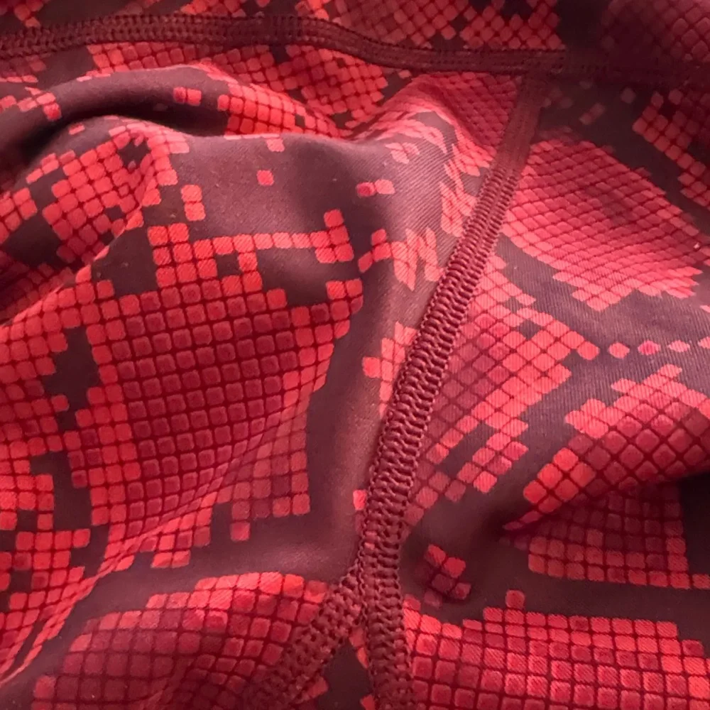 lululemon athletica Red Snake-Print Capri Leggings size 4